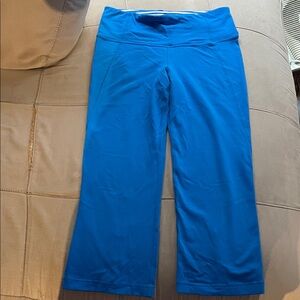 Excellent Condition, LULULEMON Blue Capris for Yoga, Dance, Pilates - sz6 no tag